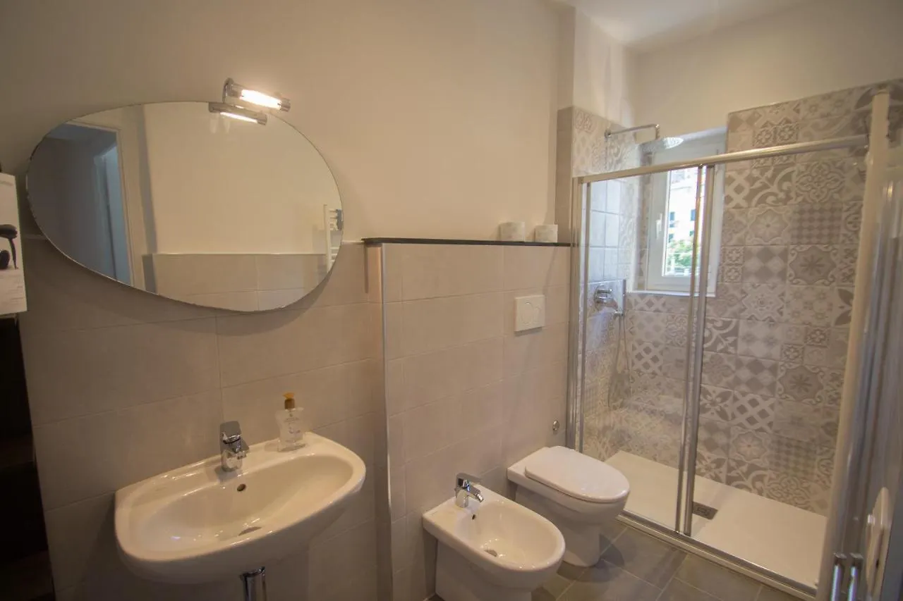 Appartamento di 5 locali,8 posti letto vista mare Varazze