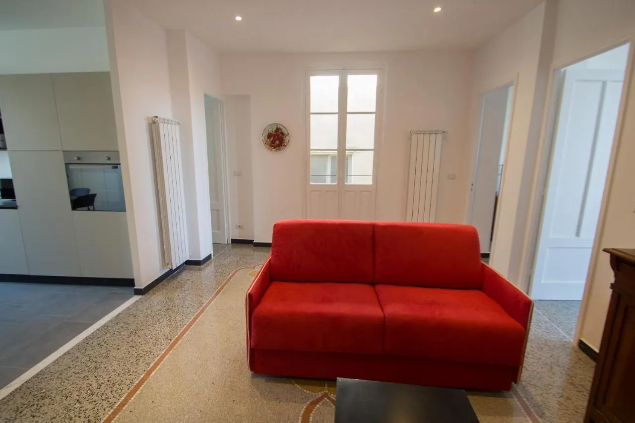 Appartamento di 5 locali,8 posti letto vista mare Varazze