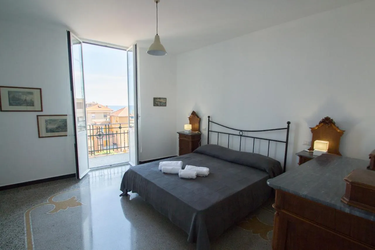 Appartamento Di 5 Locali,8 Posti Letto Vista Mare Varazze